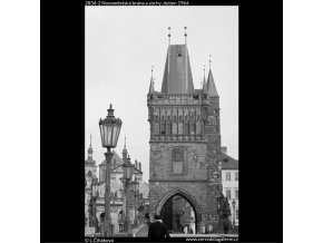 Novoměstská brána a sochy (2834-2), Praha 1964 duben, černobílý obraz, stará fotografie, prodej