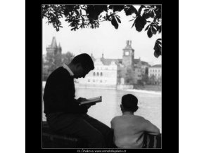 U vody (2873), žánry - Praha 1964 květen, černobílý obraz, stará fotografie, prodej