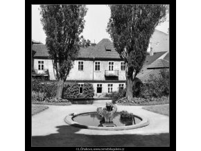 Vrtbovská zahrada (164-1), Praha 1959 červen, černobílý obraz, stará fotografie, prodej