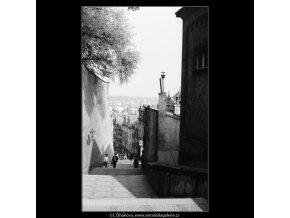 Pohled na Zámecké schody (2967-1), Praha 1964 květen, černobílý obraz, stará fotografie, prodej
