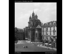 Kostel sv. Mikuláše (235-2), Praha 1959 srpen, černobílý obraz, stará fotografie, prodej