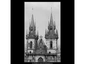 Věže Týnského chrámu (2976-13), Praha 1964 červen, černobílý obraz, stará fotografie, prodej
