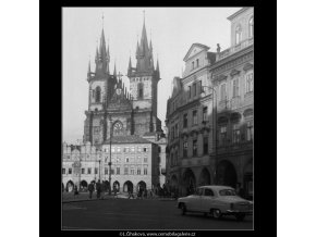 Pohled na Týnský chrám (260), Praha 1959 září, černobílý obraz, stará fotografie, prodej