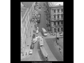 Křižovatka u Hybernské (2986-2), Praha 1964 červen, černobílý obraz, stará fotografie, prodej