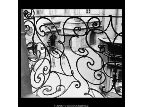 Mříž (2988-2), Praha 1964 červen, černobílý obraz, stará fotografie, prodej