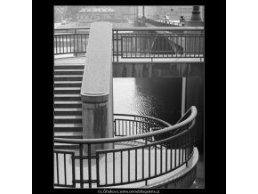 Schodiště (3050), Praha 1964 červenec, černobílý obraz, stará fotografie, prodej