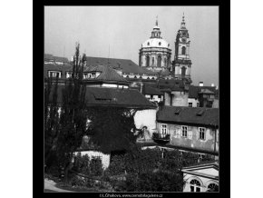 Pohled na chrám sv.Mikuláše (384-5), Praha 1959 , černobílý obraz, stará fotografie, prodej