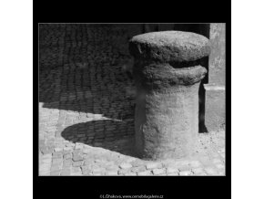 Patník (3072-1), Praha 1964 červenec, černobílý obraz, stará fotografie, prodej