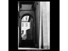 Klenba a průhled (3190-1), Praha 1964 září, černobílý obraz, stará fotografie, prodej