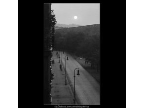 Západ slunce (3208), žánry - Praha 1964 září, černobílý obraz, stará fotografie, prodej