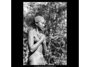 Dívka (3209), Praha 1964 září, černobílý obraz, stará fotografie, prodej
