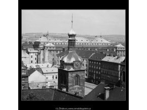 Věž kostela (3214-2), Praha 1964 září, černobílý obraz, stará fotografie, prodej