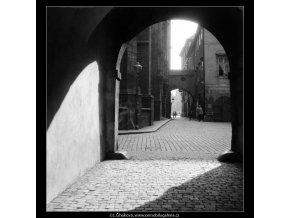 Pohled z brány Ungeltu (660), Praha 1960 červen, černobílý obraz, stará fotografie, prodej
