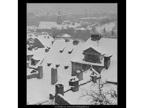 Zasněžené malostranské střechy (3525-3), Praha 1965 březen, černobílý obraz, stará fotografie, prodej