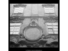 Výzdoba na domě (3551), Praha 1965 duben, černobílý obraz, stará fotografie, prodej