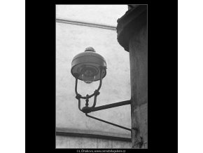 Plynová lampa (3599), žánry - Praha 1965 březen, černobílý obraz, stará fotografie, prodej