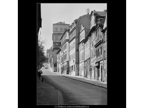Pohled do Hradčanského Úvozu (3603-1), Praha 1965 duben, černobílý obraz, stará fotografie, prodej