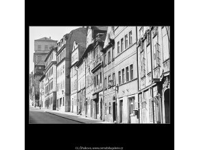 Pohled do Hradčanského Úvozu (3603-2), Praha 1965 duben, černobílý obraz, stará fotografie, prodej