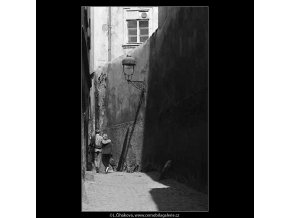Milenci (3612-3), žánry - Praha 1965 duben, černobílý obraz, stará fotografie, prodej