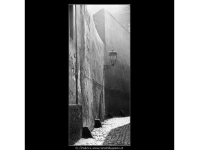 Světla a stíny (3613), žánry - Praha 1965 duben, černobílý obraz, stará fotografie, prodej