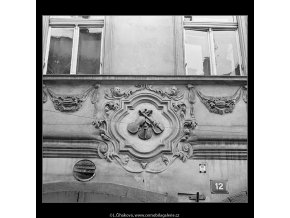 U Tří housliček (3620-5B), Praha 1965 duben, černobílý obraz, stará fotografie, prodej