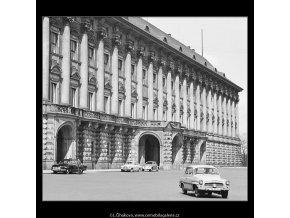 Černínský palác (3627), Praha 1965 duben, černobílý obraz, stará fotografie, prodej