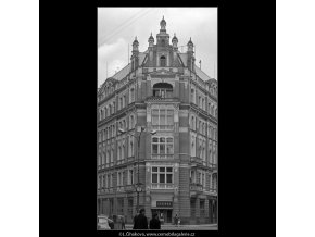 Dům s věžičkami na štítu (4718-2), Praha 1966 srpen, černobílý obraz, stará fotografie, prodej