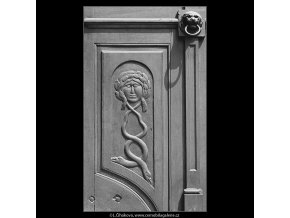 Ozdoba na dveřích (3672), Praha 1965 červen, černobílý obraz, stará fotografie, prodej
