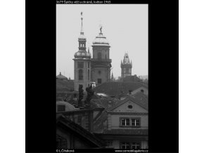 Špičky věží a chrámů (3679), Praha 1965 květen, černobílý obraz, stará fotografie, prodej