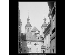 Z Karlovy ulice (3725), Praha 1965 květen, černobílý obraz, stará fotografie, prodej