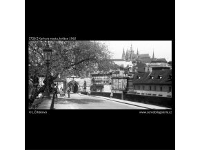 Z Karlova mostu (3728), Praha 1965 květen, černobílý obraz, stará fotografie, prodej