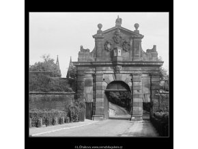 Leopoldova brána (3761-2), Praha 1965 červen, černobílý obraz, stará fotografie, prodej