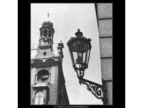 Lucerna na rohu ulice (3778), Praha 1965 červen, černobílý obraz, stará fotografie, prodej