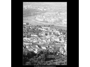 Střechy Malé strany a Vltava (3781-4), Praha 1965 červen, černobílý obraz, stará fotografie, prodej