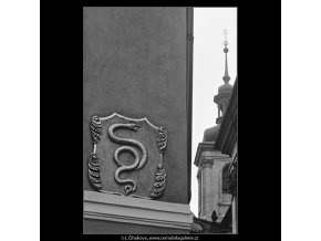 U Zlatého hada (3810-2), Praha 1965 červenec, černobílý obraz, stará fotografie, prodej