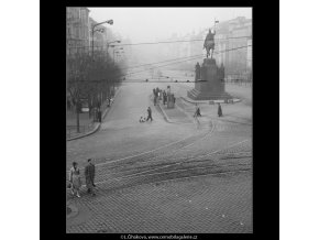 Pohled od Muzea na Václavské náměstí (1024-2), Praha 1960 prosinec, černobílý obraz, stará fotografie, prodej