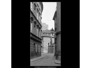 Průhled na Maltézské náměstí (3861-2), Praha 1965 srpen, černobílý obraz, stará fotografie, prodej