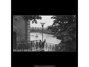 Vůně dálek… (3897-3), žánry - Praha 1965 srpen, černobílý obraz, stará fotografie, prodej