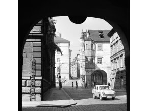 Pohled do Malostranského náměstí (3947-2), Praha 1965 září, černobílý obraz, stará fotografie, prodej