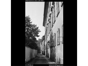Nosticova ulice (3950), Praha 1965 září, černobílý obraz, stará fotografie, prodej