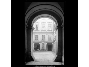 Pražské dvory (4033), Praha 1965 září, černobílý obraz, stará fotografie, prodej