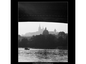Průhled na Hrad (4060-2), Praha 1965 září, černobílý obraz, stará fotografie, prodej