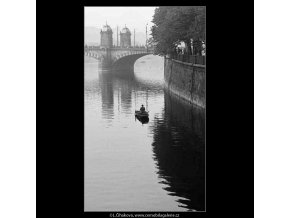 Rybář (4063), žánry - Praha 1965 říjen, černobílý obraz, stará fotografie, prodej