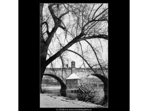 Karlův most z Kampy (1427-2), Praha 1961 prosinec, černobílý obraz, stará fotografie, prodej