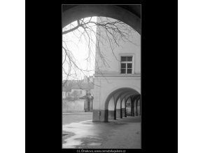 Pražská podloubí (4204-2), Praha 1965 prosinec, černobílý obraz, stará fotografie, prodej