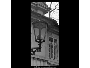 Pražské lucerny (4325-2), Praha 1966 únor, černobílý obraz, stará fotografie, prodej