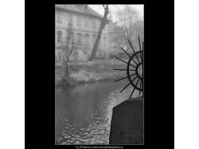 Zátiší u Čertovky (4345-1), Praha 1966 březen, černobílý obraz, stará fotografie, prodej