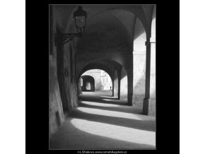 Podloubí (4386-1), žánry - Praha 1966 březen, černobílý obraz, stará fotografie, prodej