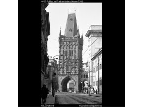 Pohled na Prašnou bránu (4415), Praha 1966 březen, černobílý obraz, stará fotografie, prodej