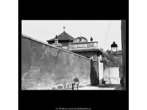 Z Černínské ulice (4556), Praha 1966 červen, černobílý obraz, stará fotografie, prodej